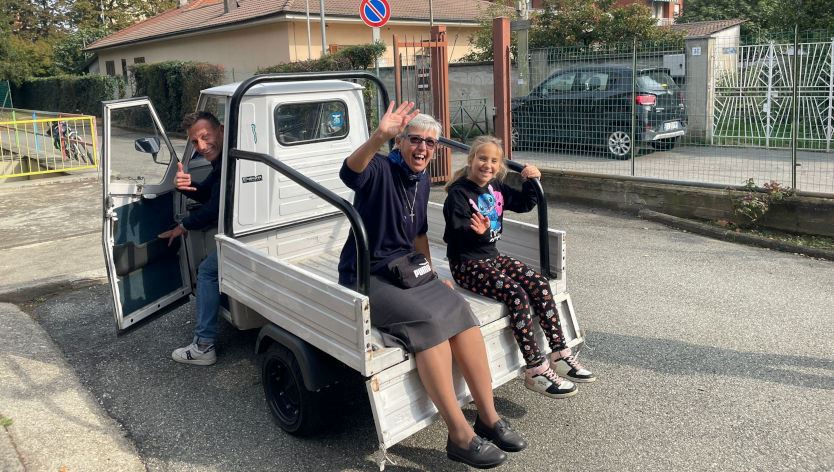 La grande protagonista: una motoretta ape Piaggio vintage