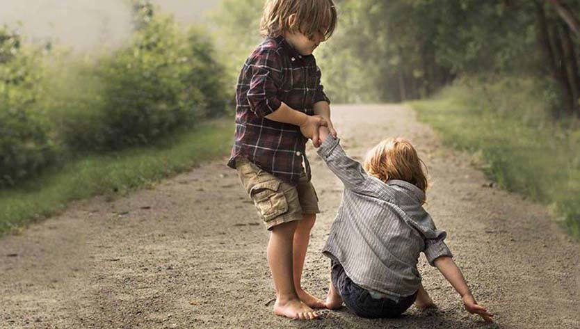Portare, sollevare i fratelli