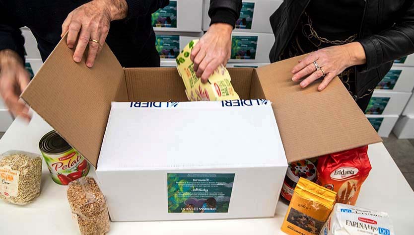 Distribuzione pacchi viveri