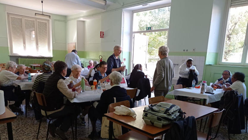 L'accoglienza delle suore di Chambéry al gruppo del percorso sui Sentieri della Laudato si'