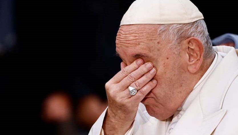 Papa Francesco piange a motivo della guerra in Ucraina